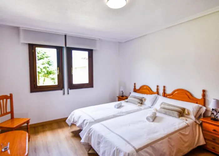 Castro Vizmaya, Comoda Y Amplia Planta Baja Con Jardin Cerca De Todo * Entrambasaguas (Entrambasaguas)